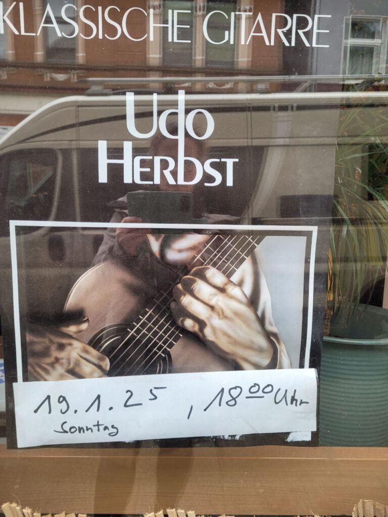 Udo Herbst an der klassischen Gitarre